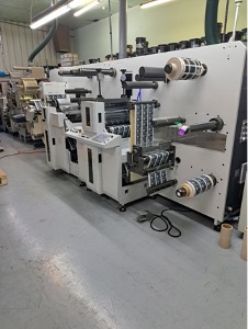 Rhyguan TOP330PLUS2 finishing labels at ETPA packaging in Greece