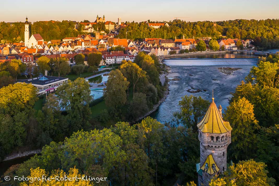 Luftaufnahme vom Mutterturm und der Altstadt von Landsberg am Lech