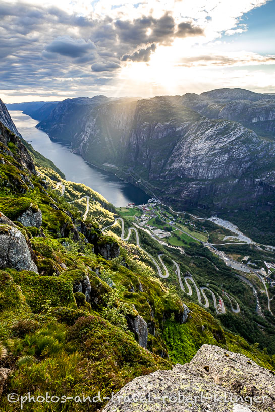 Blick auf den Lysebotn und den Lysefjord bei Sonnenuntergang