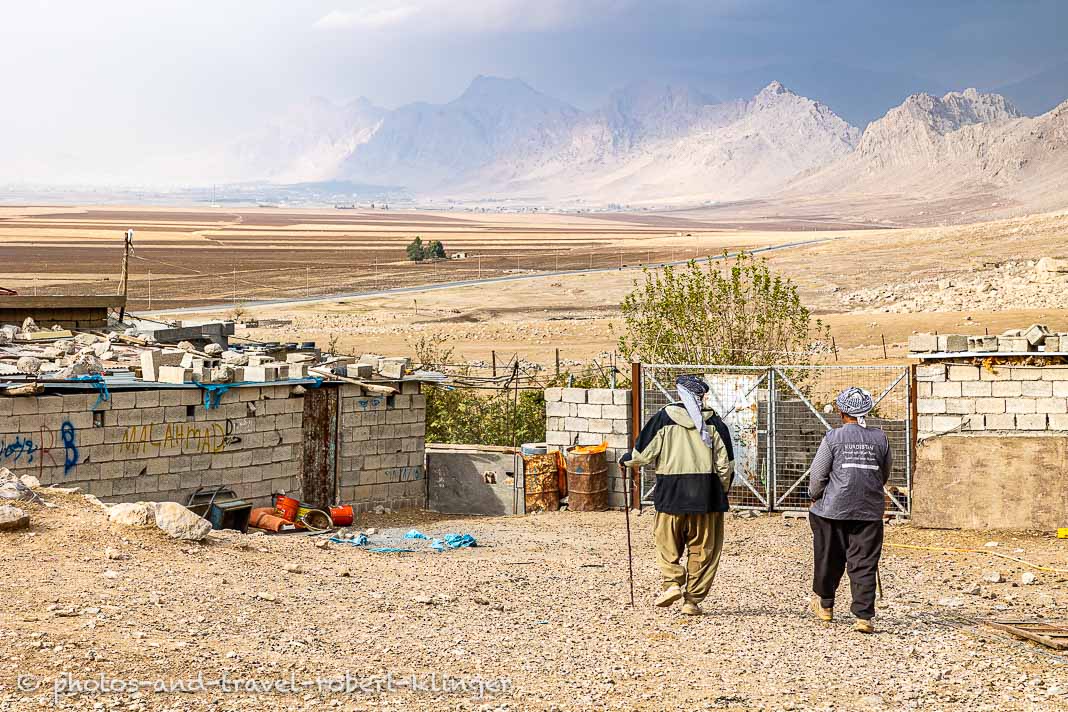 Kurdische Landwirte am Dukan See im Irak