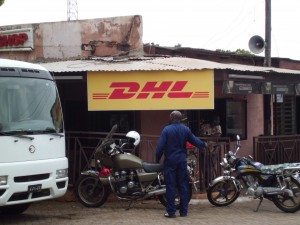 DHL Station in Accra / Art Center DHL Station in Accra / Art Center