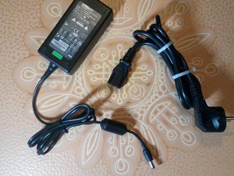 SOLGT - Liteon PA-1061-0 AC/DC Adapter 12V 5A Strømforsyning 60W