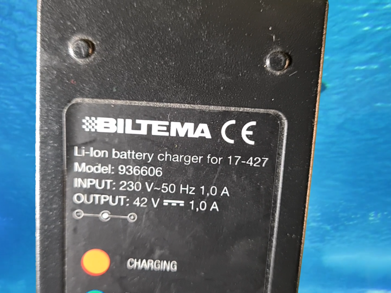 SOLGT - Biltema Li-Ion Batteri Lader 42V 1A for 17-427