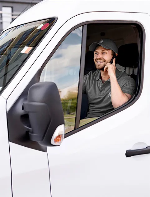 Slider06-Leistungen_Entrümpler-Telefon-Transporter-Fahrer-Rümpelkraft