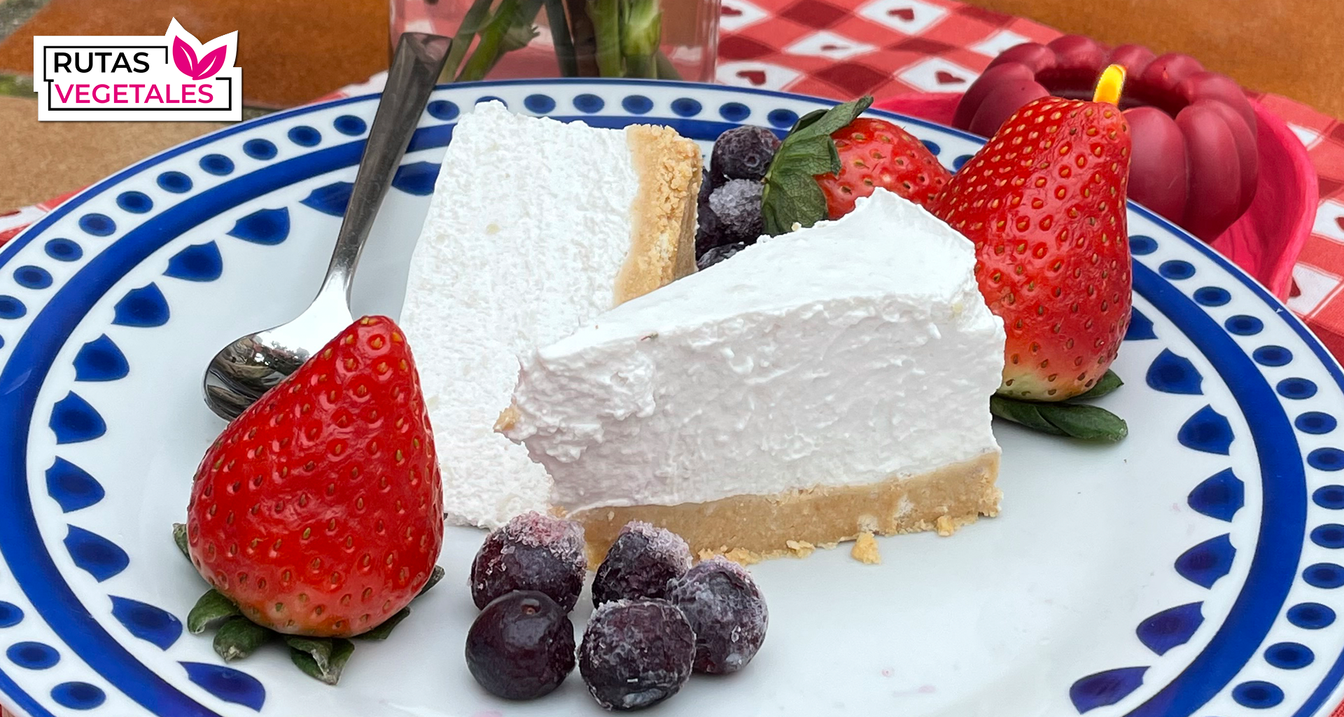 Presentación plato tarta de queso que es vegana
