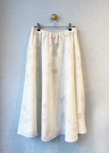 Smuk hvid brudenederdel syet af vintage tekstil