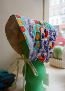Quilted bonnet in garden print