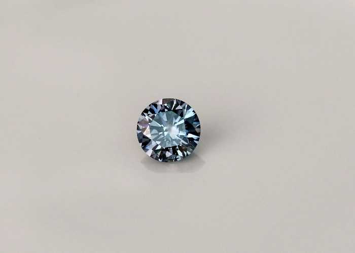 Round cut diamond, brilliant