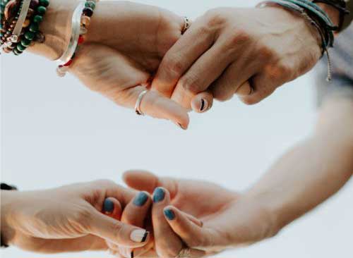 Memorializing a loved one with a cremation bracelet for ashes