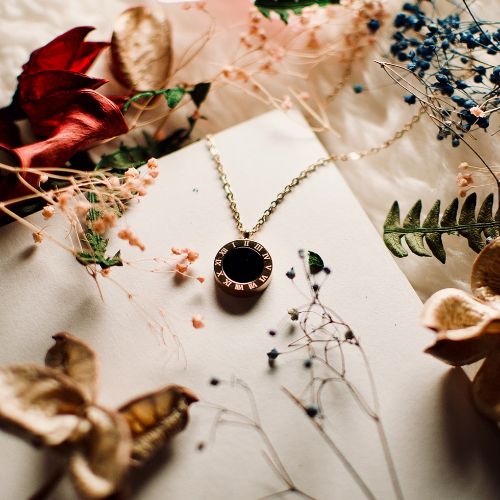 Memorial pendants and necklaces