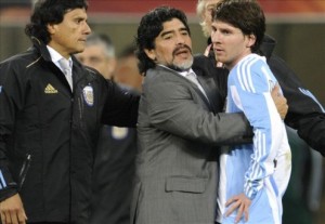 Messi-and-Maradona-495x343