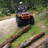 GOES TERROX 1000 PRO HIGHLANDTekniska specifikationer LxBxH (mm) 2460x1288x1440/1453 (PRO) Tändsystem ECU Markfrigång (mm) 300 / 312 (PRO) Transmission CVT Hjulbas (mm) 1480 2WD/4WD 2WD/4WD/4WD lock Tjänstevikt (kg)* 486 Servostyrning Ja Max lastvikt (kg)* 300 Bromsar fram/bak Hydraulisk skivbroms Tankvolym (L) 26 Hjulupphängning Dubbel A-arm/pendel Motortyp V-twin, 4-takt Stötdämpare Olja (Std) / Gas (PRO) Cylindervolym 963cc Däck fram/bak DXB-D(”) 27(28)X9.00-14/27(28)X11.00-14 Kylsystem Vätskekyld Fälgar Aluminium / Bead-lock (PRO) Max vridmoment (nm/rpm) 85/5500 Instrumentering 8” MMI Maxeffekt (kw/hk) 63kw/86hk Färg Nebula Black, Granite Ridge Diff lock bak Nej (Std) / Ja (PRO) Registreringsform Terräng, Traktor B Bränslesystem EFI - Bild 9