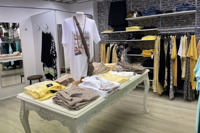 Indvendigt i en tøjbutik