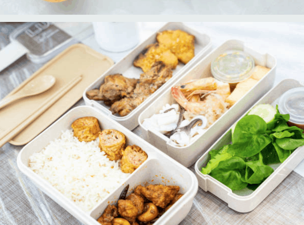 Pre-prepared bodybuilding meals in airtight boxes.