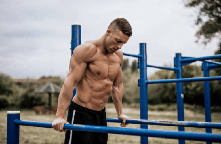 Dips: how to perform this multi-functional bodybuilding exercise?