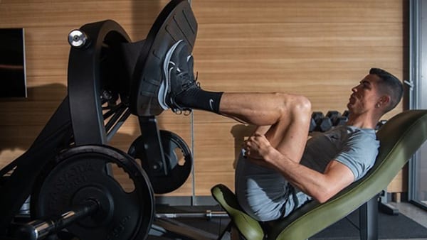 Cristiano Ronaldo fait de la musculation pour le bas du corps.