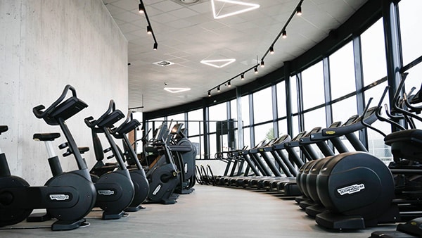 Bikes and treadmills in the Metabolik Montpellier gym.