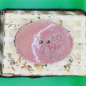 Handgefertigte Seifenschale aus Ton pink/oval