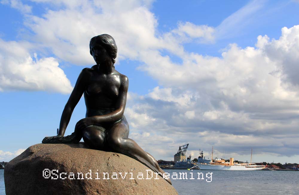 La petite sirène, fidèle au poste, alanguie sur son rocher depuis plus de 100 ans. Copenhague