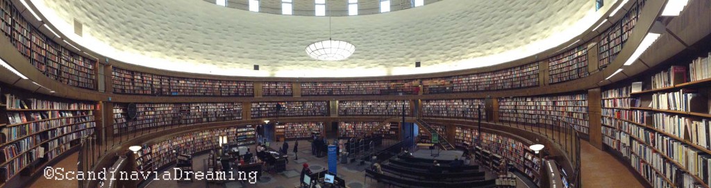 La tour circulaire de la bibliothèque de Stockholm. Une partie y est consacrée à la littérature française ! 