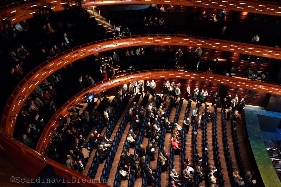 Dans la salle d'opéra