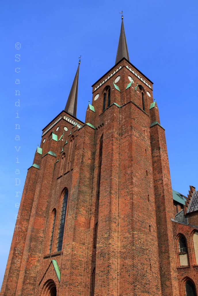 Façade et tours de la cathédrale de Roskilde