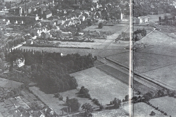 Luftbild von ca. 1930 - links Bildmitte die weiße Leffers-Villa