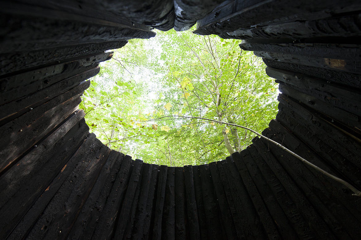 VoksskoV_barkhus_inside_installation_marikaseidler