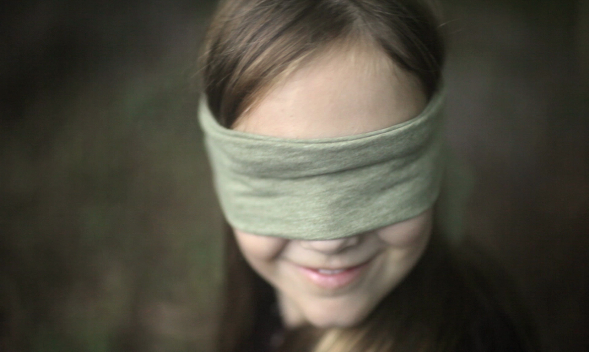 Voks Skov Performance – blindfold3©videostill Talieb Rasmussen Voks Skov Performance - blindfold3©videostill Talieb Rasmussen