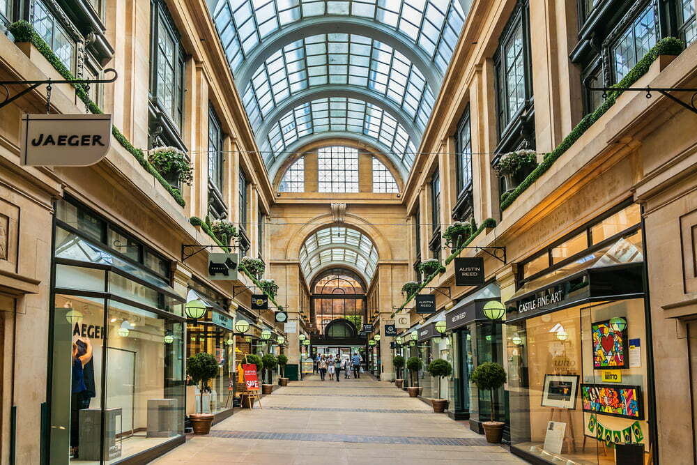 Nottingham,,Uk,-,August,13,,2016:,Interior,Of,Shopping,Centre