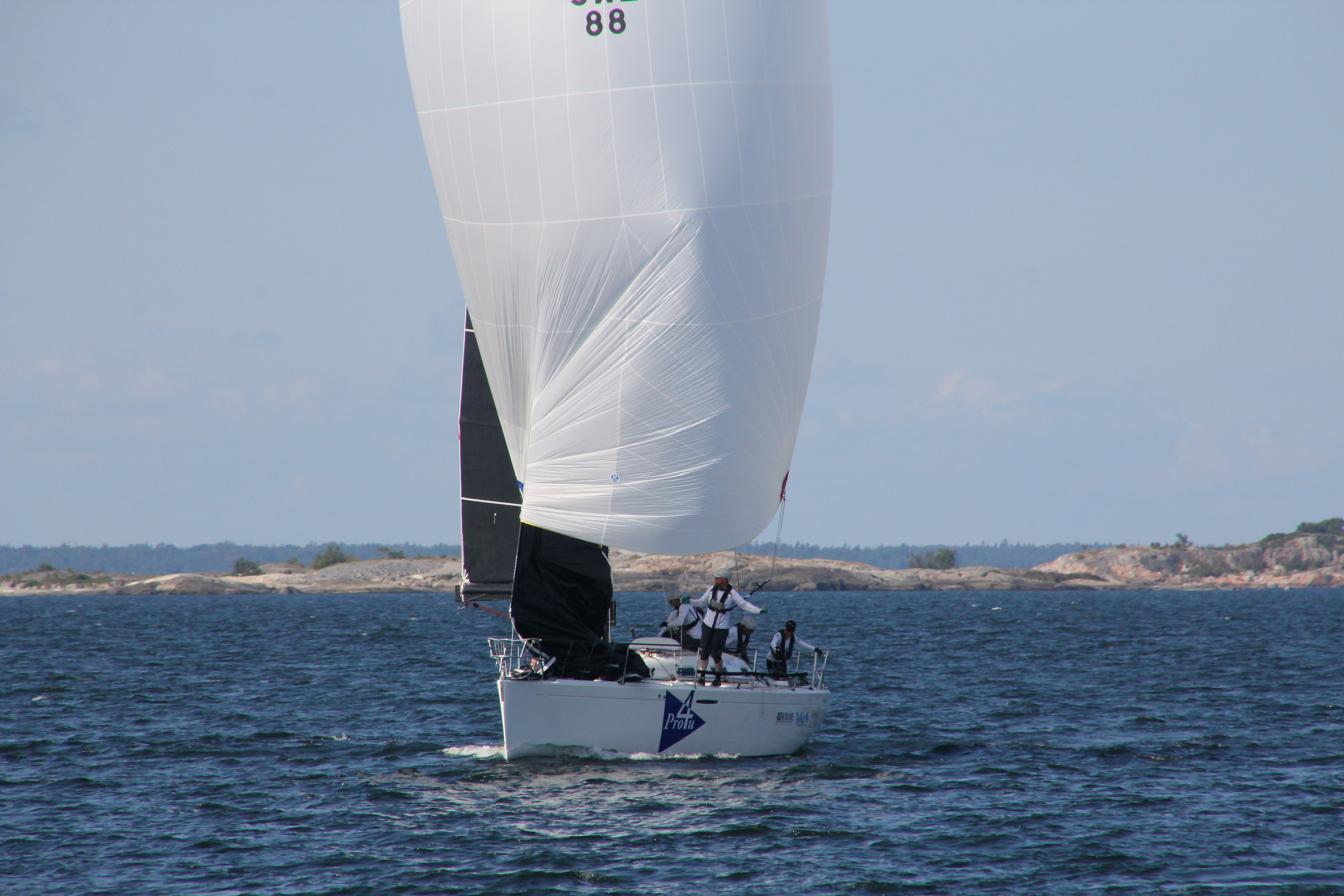 Mercedes-Benz EQ och Team Pro4u mästare i Sandhamnsregattan och SM i Havskappsegling