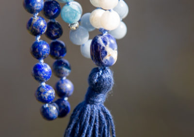Mala med lapis lazuli, akvamarin, angelit og månesten