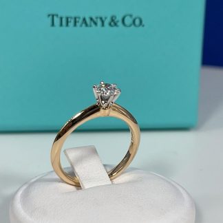 Anello con diamante solitario Tiffany 040