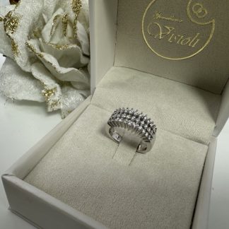 Anello in oro bianco con diamanti