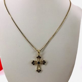 Collana con un ciondolo a forma di croce in oro 18k  750