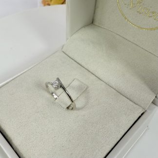 Anello Solitario in Oro Bianco con Diamante