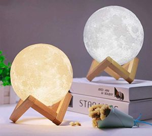 Lampe lune 3D , 8cm,  avec support en bois = 12cm – Image 2