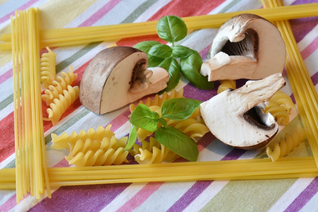 pasta met gemarineerde champignons