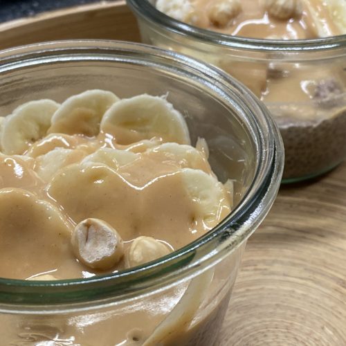 chocolade chiapudding met banaan en hazelnootpasta