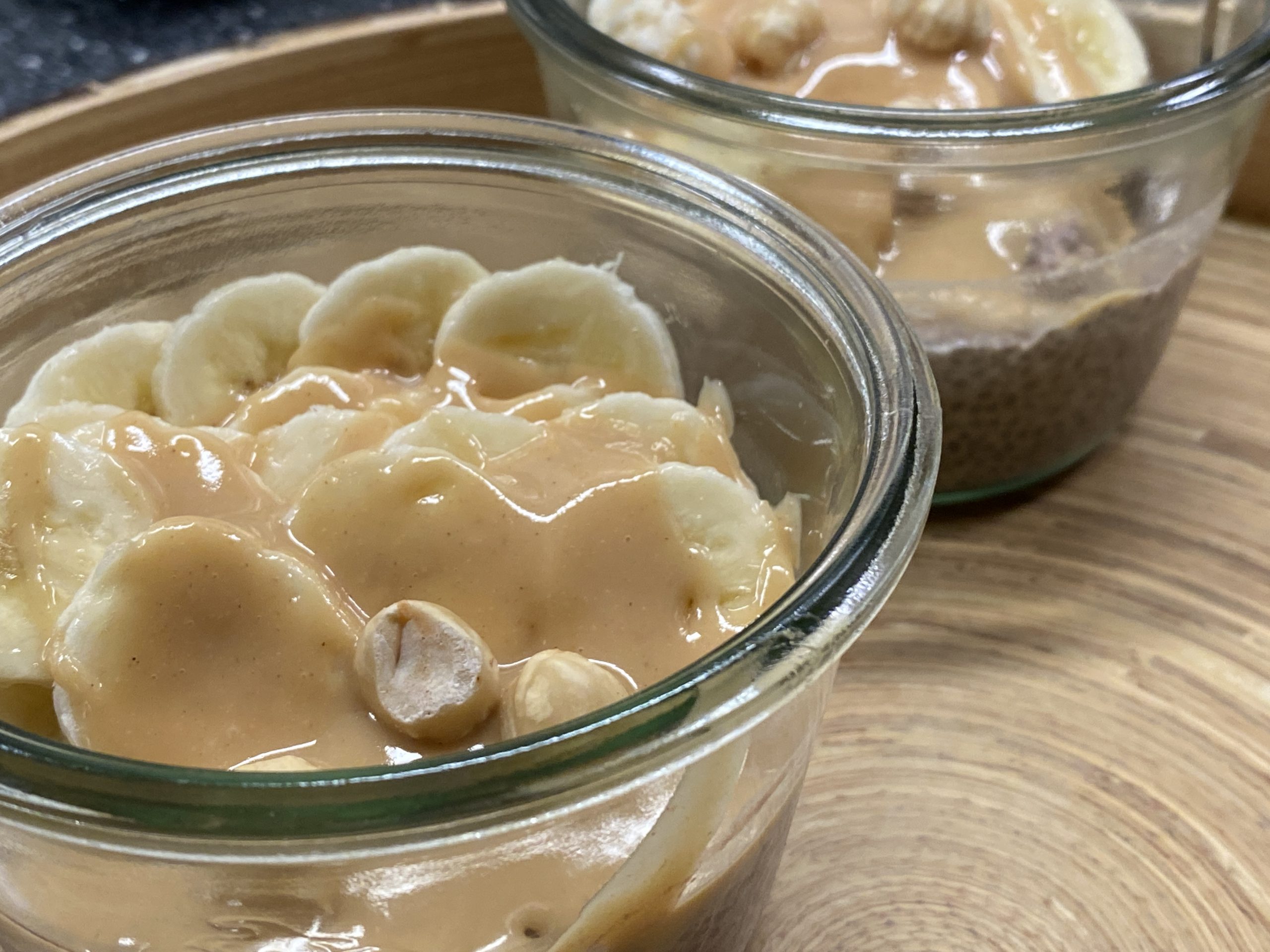 chocolade chiapudding met banaan en hazelnootpasta