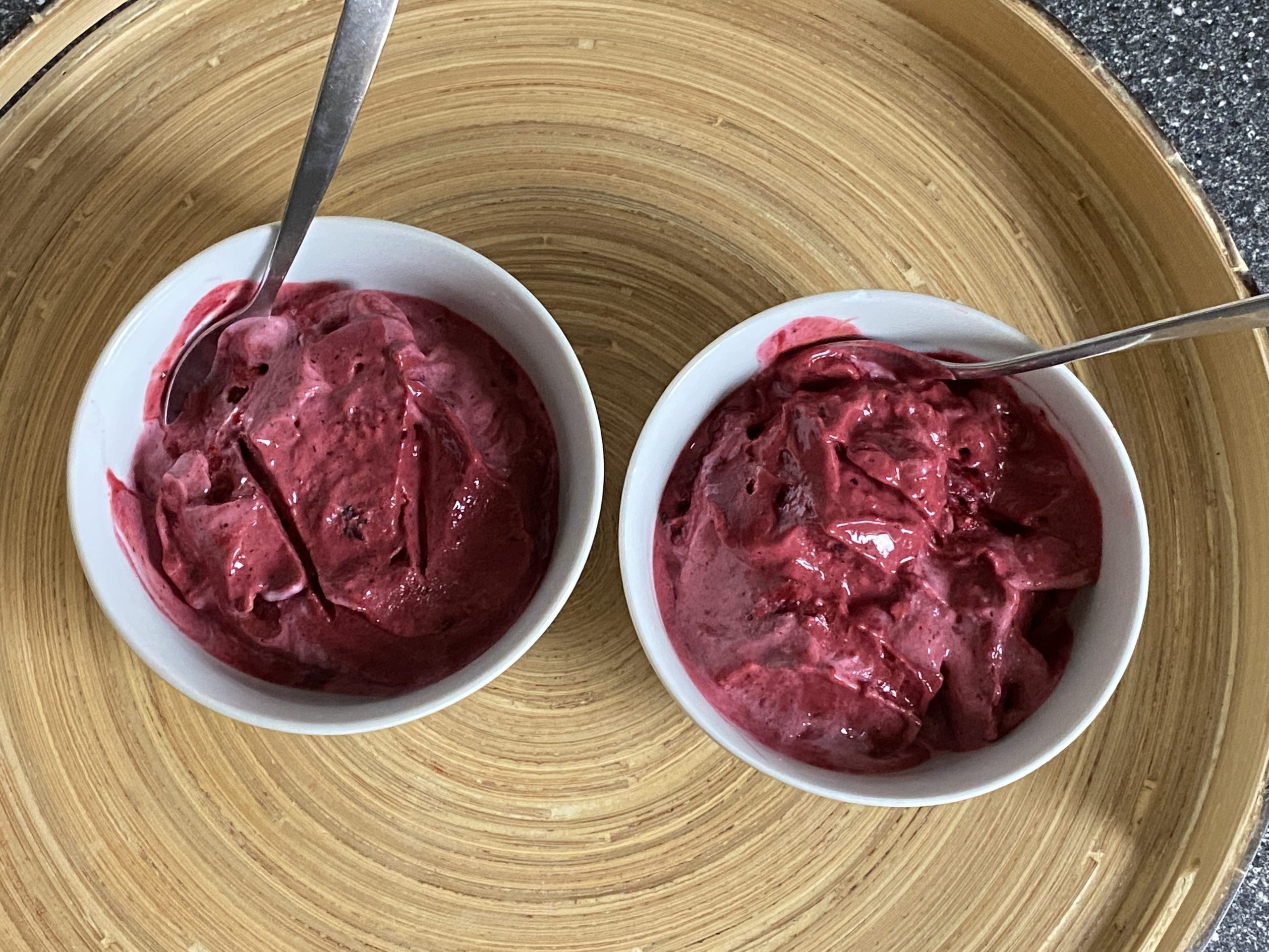 yoghurt bosvruchten ijs