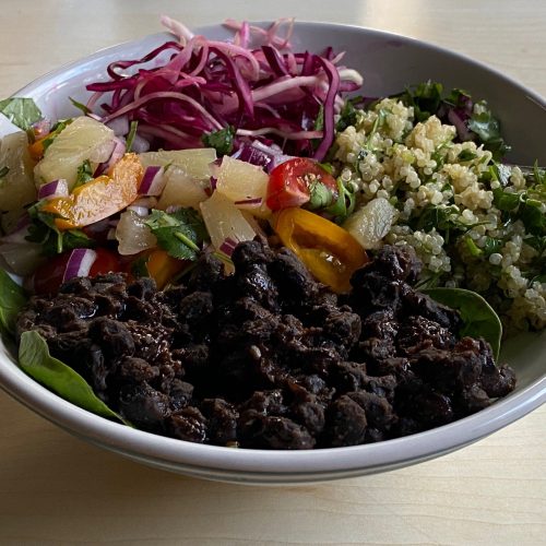 buddha bowl met ananas salsa