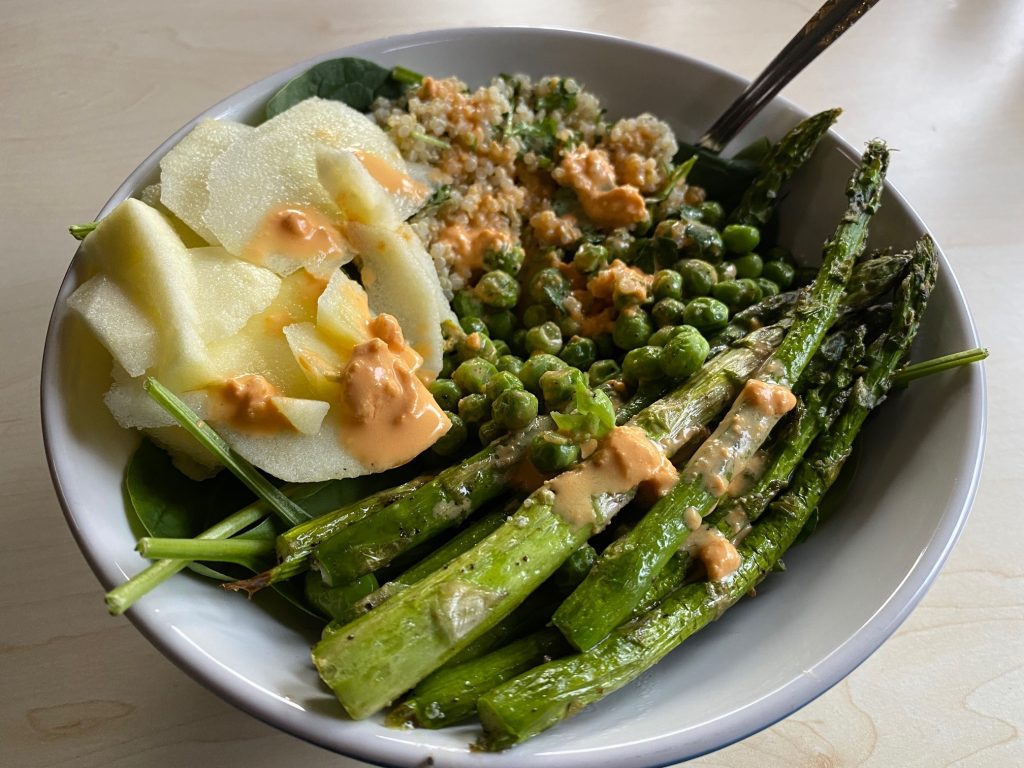 buddha bowl met groene asperges