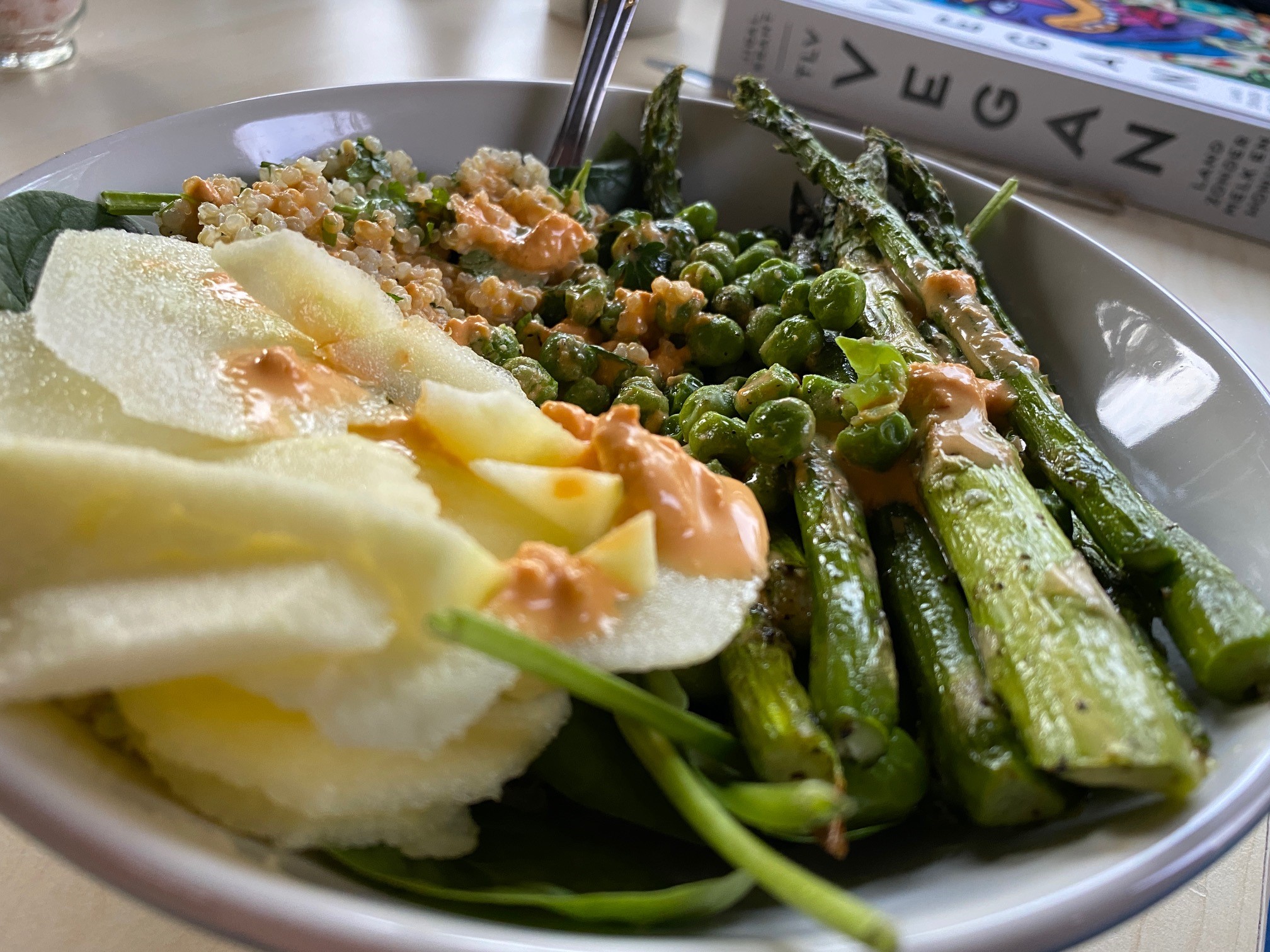 buddha bowl met groene asperges