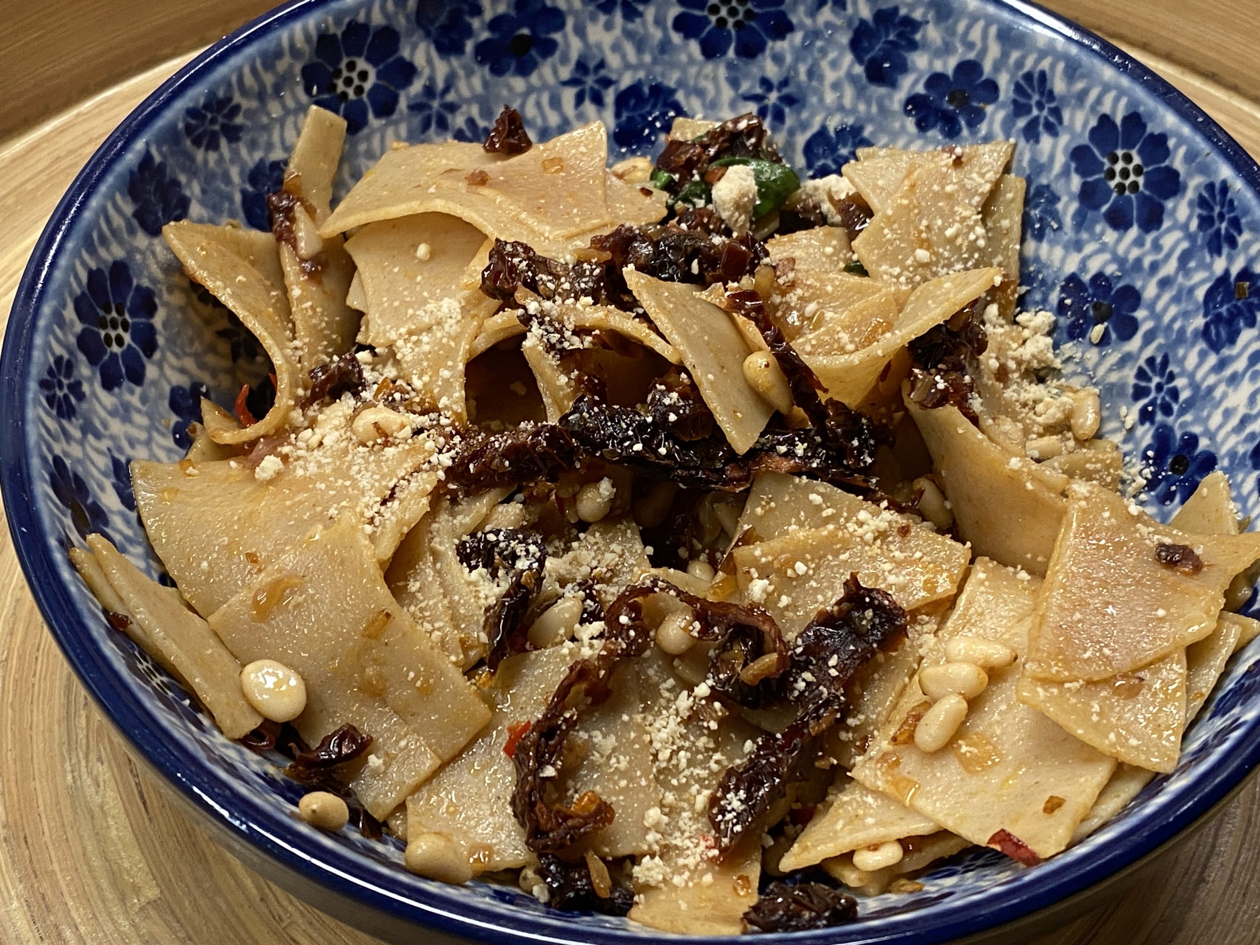 pittige pasta met zongedroogde tomaten