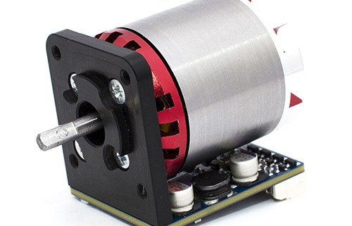 picture of a red and grey servo motor in "ny teknik"