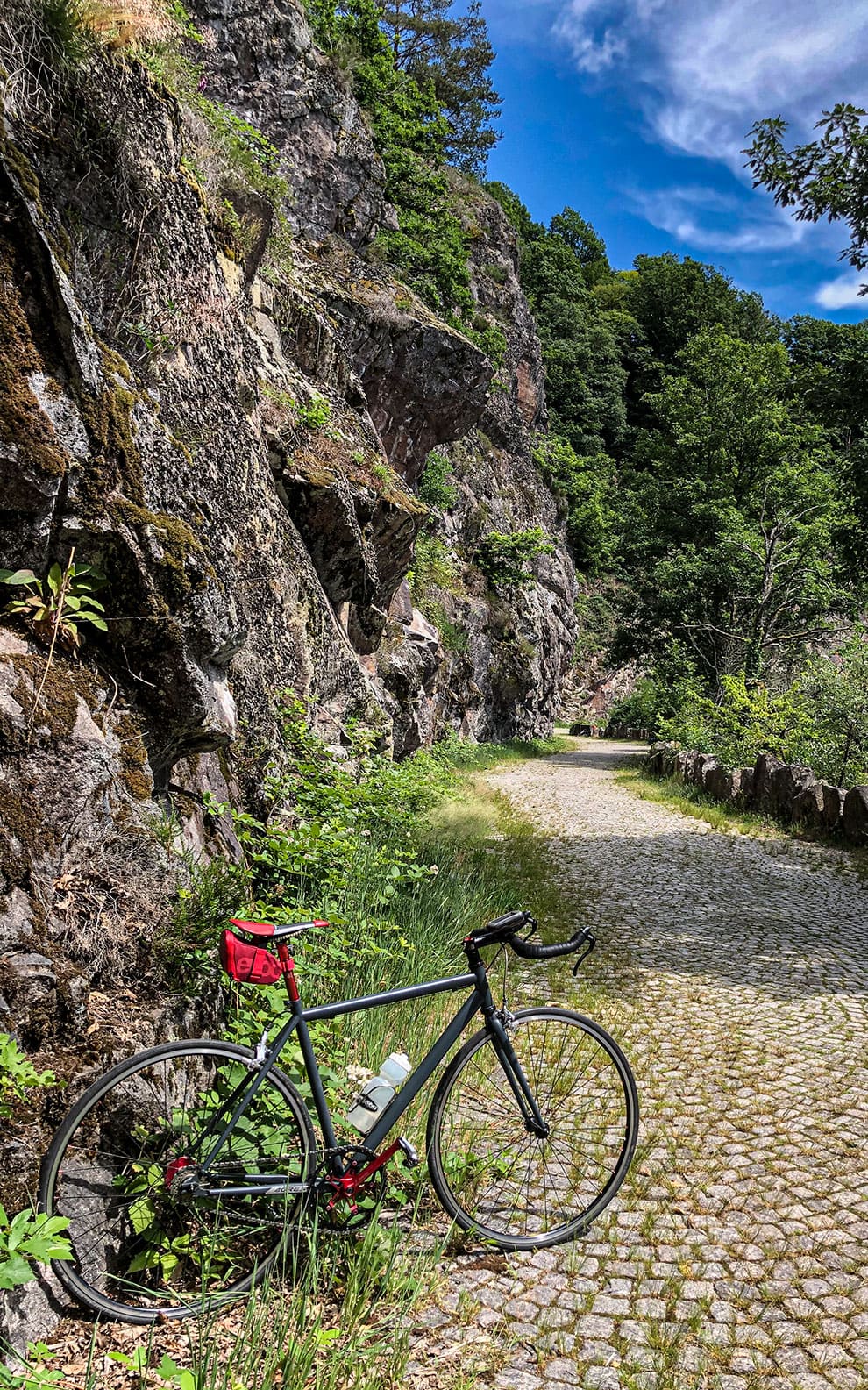 Die Pflasterstraße auf der Tour de Murg