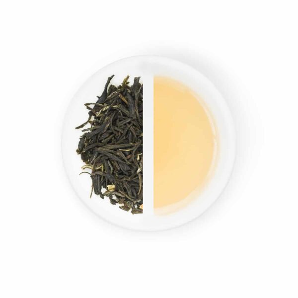 grøn te med jasmin dry leaves and tea
