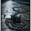 cartel gótico con cadenas en la calle