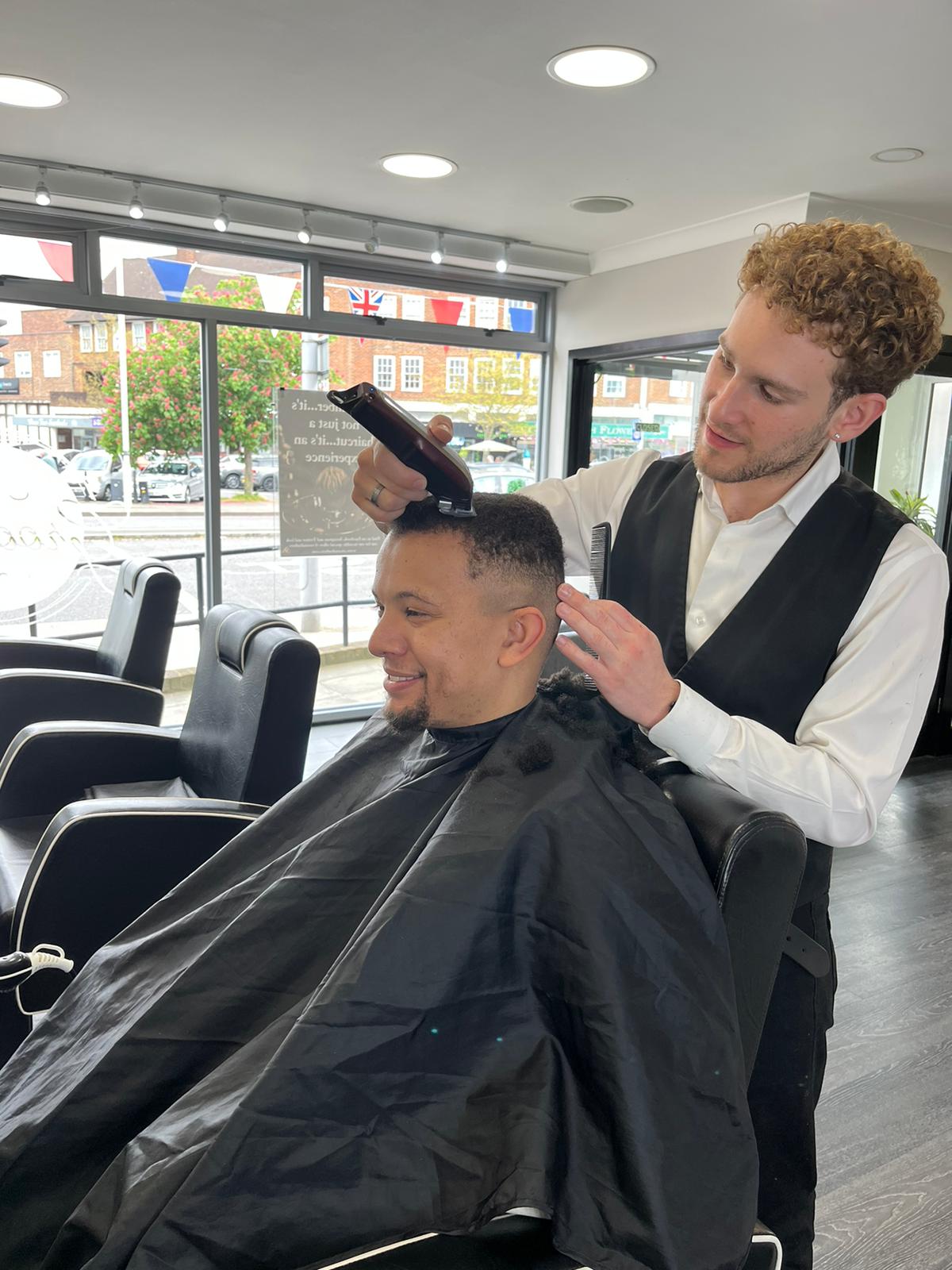 Men’s Hairdresser | SIRs Grooming | Chessington